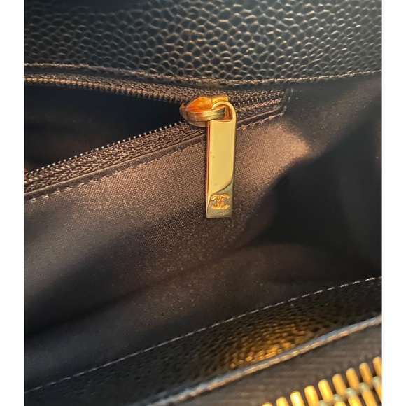 ❗️SOLD❗️CHANEL Caviar GST - Picture 7 of 12